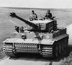 300px-Bundesarchiv_Bild_101I-299-1805-16,_Nordfrankreich,_Panzer_VI_(Tiger_I).2